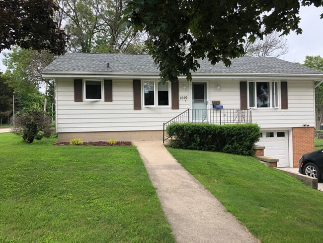 Photo - 1019 Mac Arthur Dr House