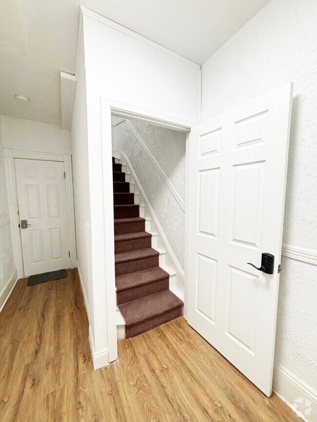 Building Photo - 10 Ashland St Unit 10 Rental