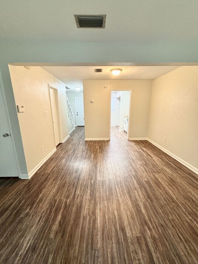 121 Locke St