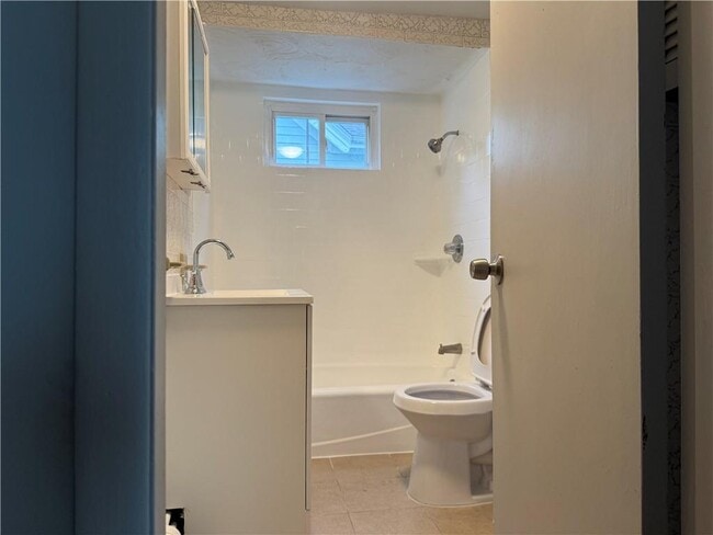 Photo - 50 E Transit St Unidad 2