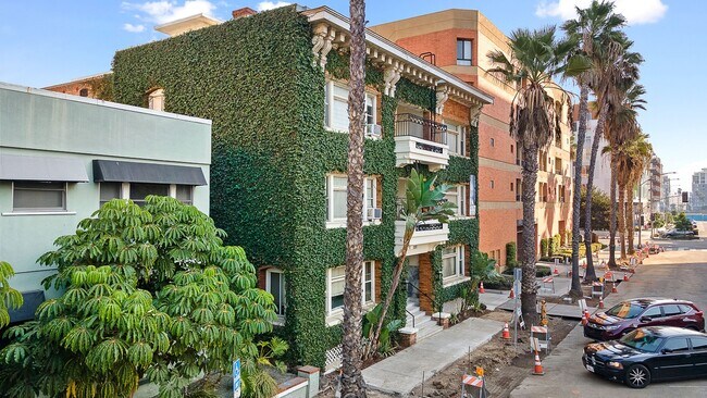 Photo - 330 Cedar Avenue