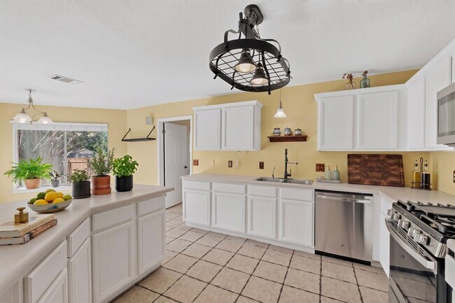 3614 Windhill Loop