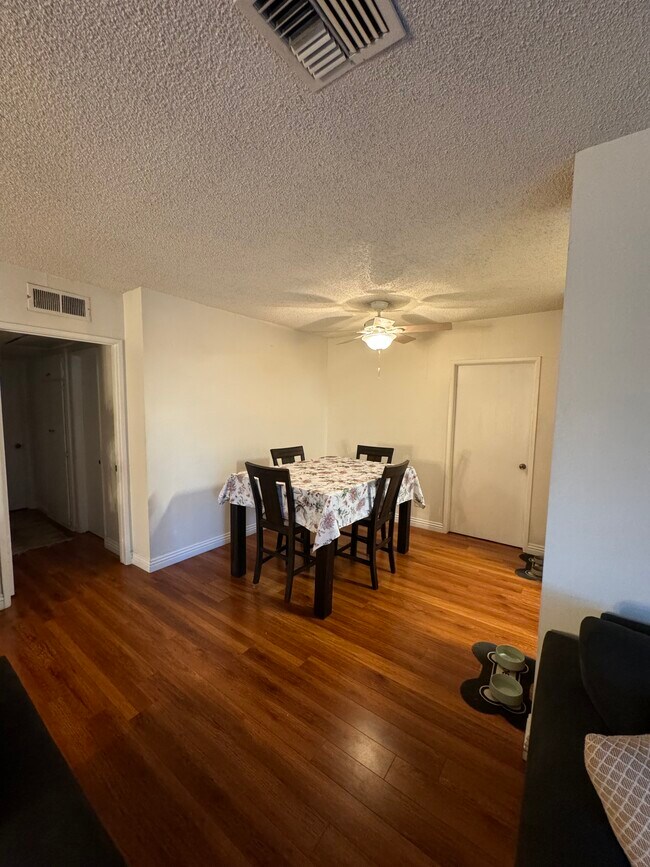 Photo - 5055 Coldwater Canyon Ave Unidad 204