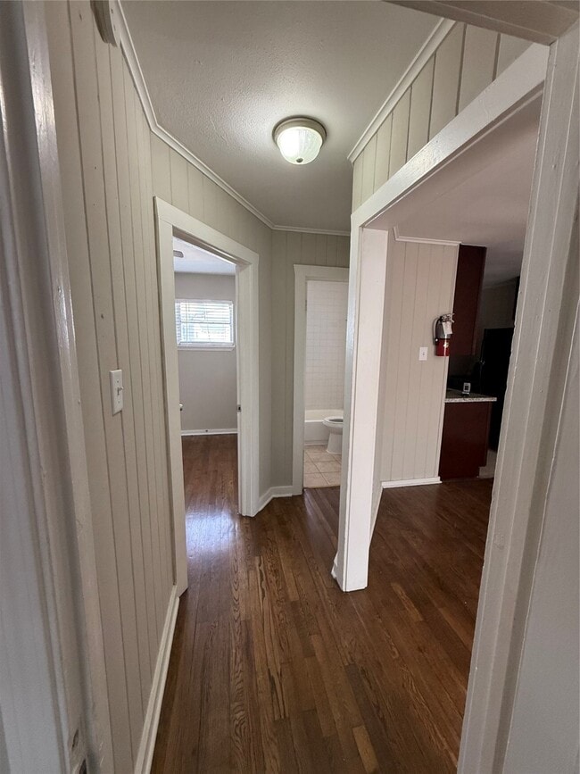 Building Photo - 5010 Ennis St Unit 3 Rental