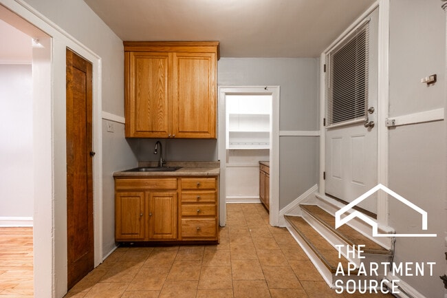 Building Photo - 5642 N Kimball Ave Unit G