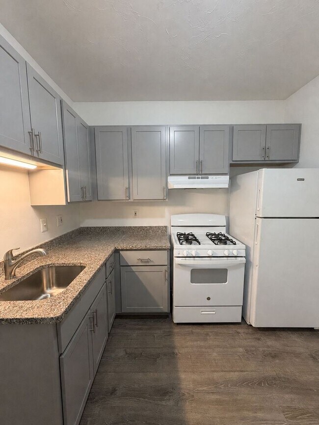 Building Photo - 128 Shawmut St Unit 128-2