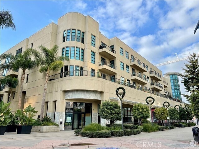 Building Photo - 133 The Promenade N Rental