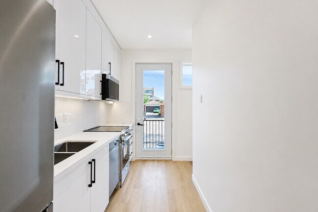 Photo - 159 Locksley Av