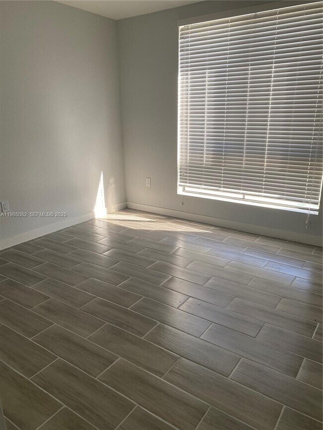 Photo - 24940 SW 134th Ave Unidad 5