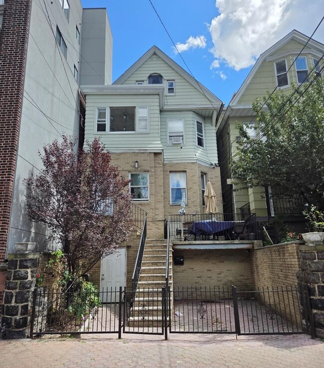 Building Photo - 4916 Park Ave Unit 2 Rental