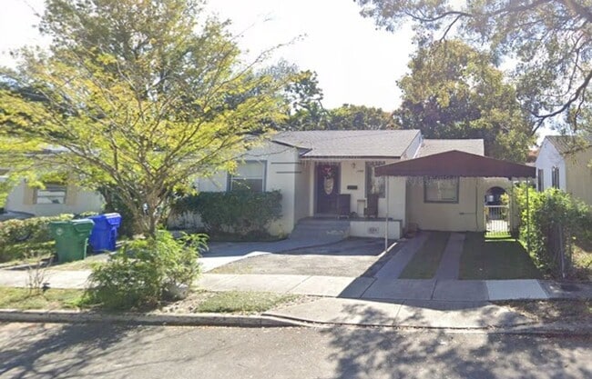 Charming 3-Bedroom + Den Home in the Heart of Miami - Charming 3-Bedroom + Den Home in the Heart of Miami