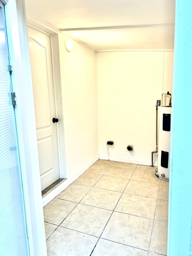 Photo - 1550 Robin St