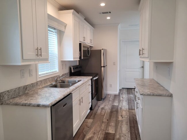 Photo - 5600 Jennie St