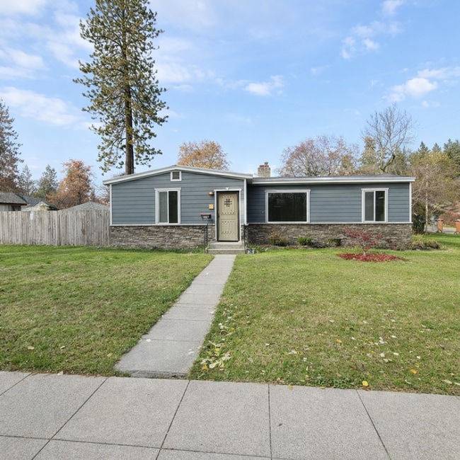 Building Photo - 3025 E 15th Ave