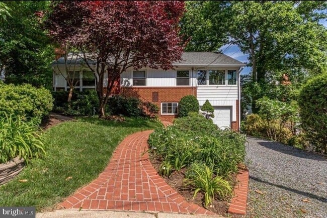 Building Photo - 5885 9th Rd N