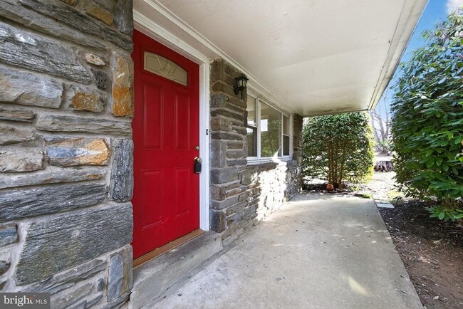 Building Photo - 1567 Sugartown Rd