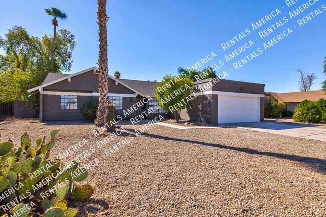 Photo - 819 W Ross Ave