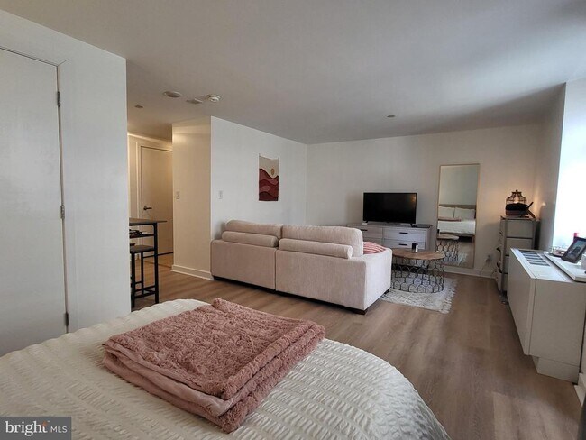 Photo - 219 S 18th St Unit 703