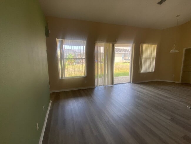 Photo - 1239 Dunbrooke St