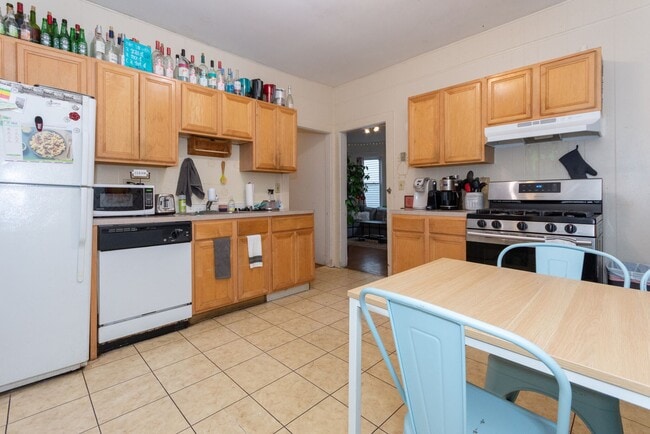 Photo - Stunning 4 bed 2 bath in Allston