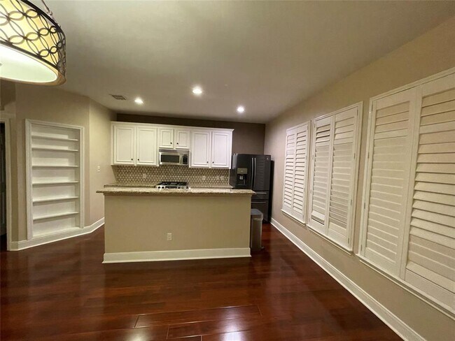 Photo - 1718 Elgin St Condo