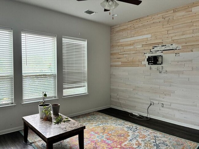 Photo - Elegant 6 BR 5 BA Home with Modern Amenities