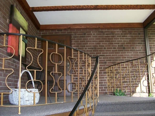 Photo - 41 W Beacon St