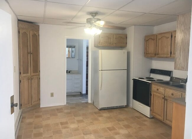 Building Photo - 339 S Poplar St Unit #4