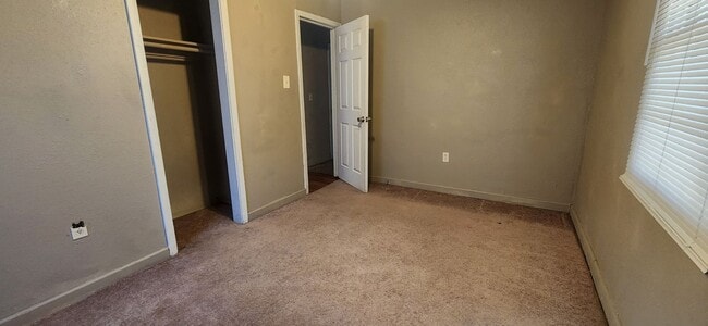 Photo - Spacious 2 bedroom and 1 Bath home in Sout...