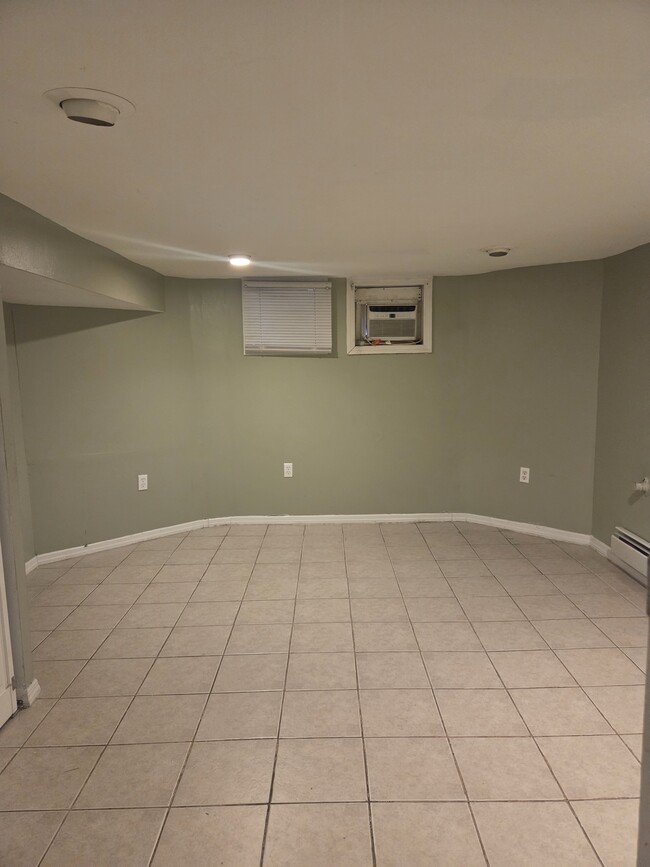 Bedroom - 474 E 18th St Unidad Ground