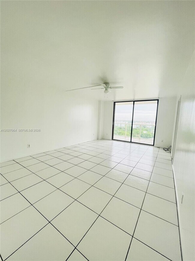 Photo - 13499 Biscayne Blvd Unidad 1613