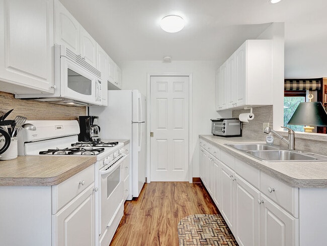 Photo - 9710 Main Street