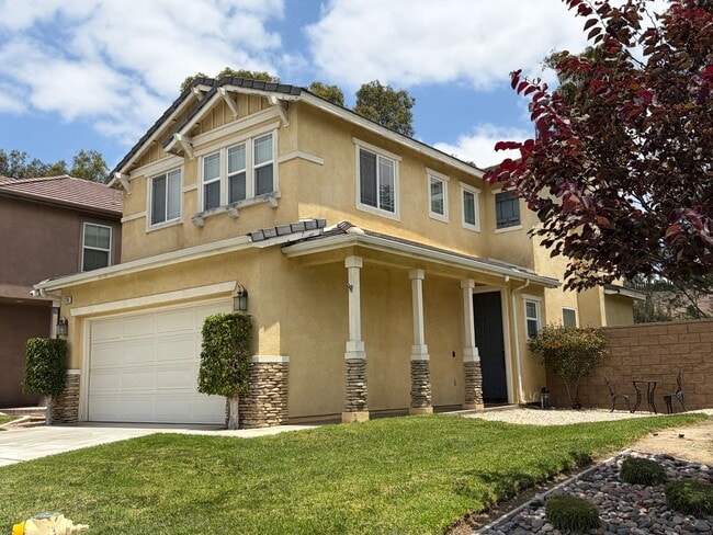 Building Photo - Beautiful Updated 3 bedroom home