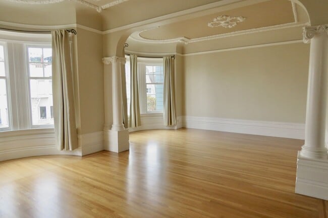 Photo - Huge and Beautiful Classic Top Floor Condo