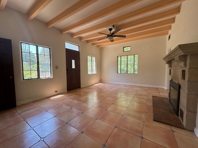 Photo - 3 Bed 2 Bath Home in Golfview