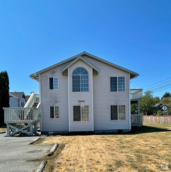 Building Photo - Adorable Top Unit # 4 Rental