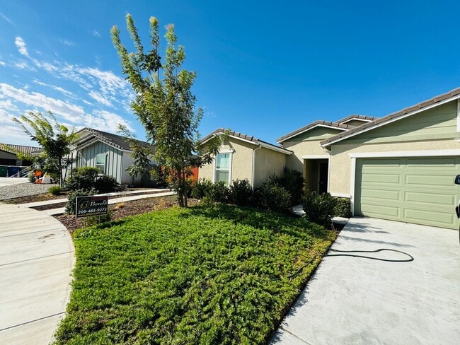Photo - Beautiful 4 Bedroom 2 Bath Home with SOLAR...