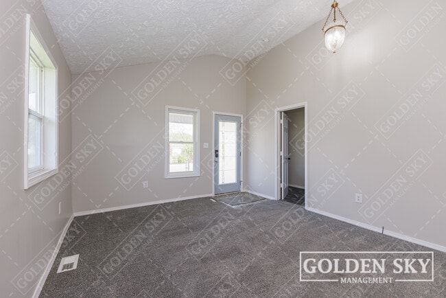 Photo - 3013 S Pershing Dr