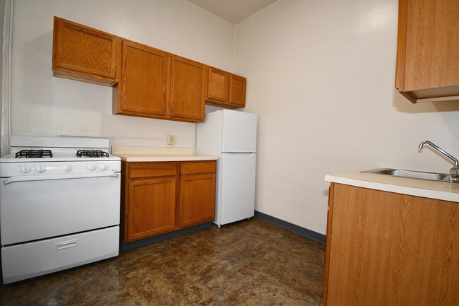 Photo - Oakland/Bates