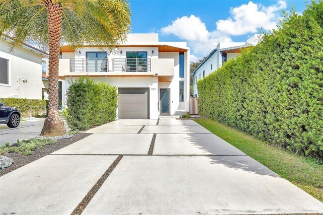 Building Photo - 8871 SW 28th St