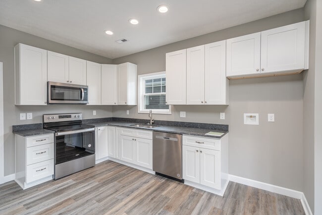 Photo - 2679 Cedrus Ave
