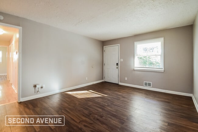 Photo - 152 Ruzelle Dr SE