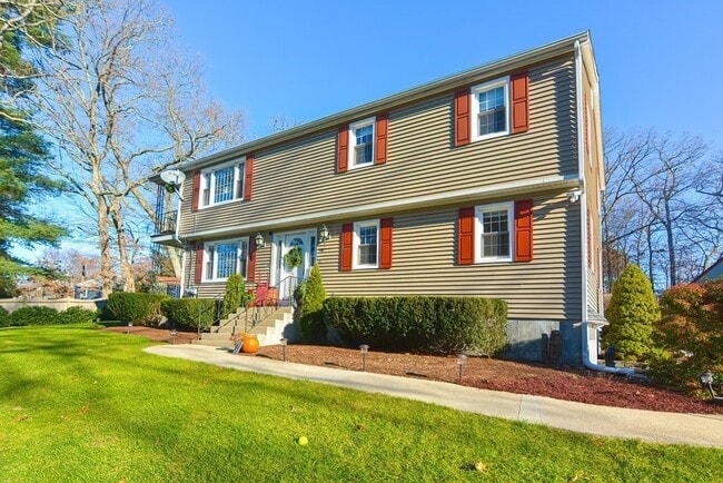 Building Photo - 110 Oswego St Unit 2