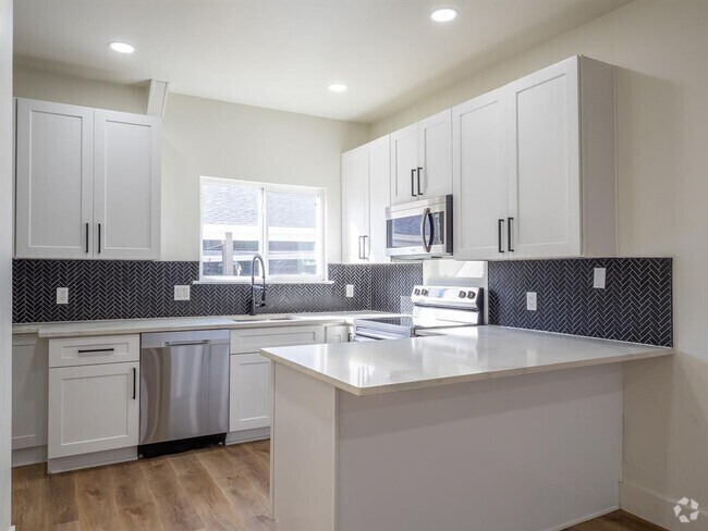 Building Photo - 210 Mockingbird Ln W Unit 5 Rental