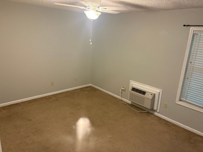 Photo - One Bedroom Condo for Rent – Mallard Creek...