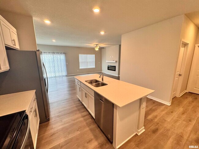 Photo - 709 E Bear Dr