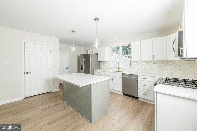 Photo - 15 S Academy St