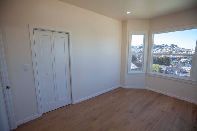 Photo - 497 Unit 302 Congdon St #B