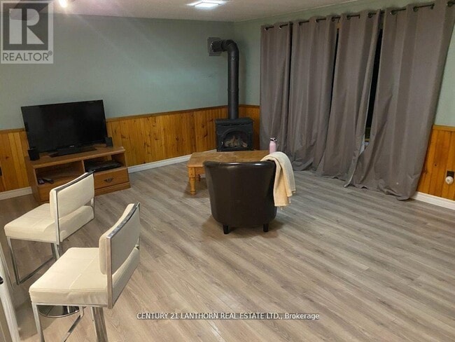 Photo - 292 Salmon Point Rd