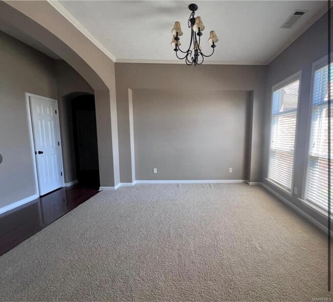 Photo - 701 Stoneybrooke Way